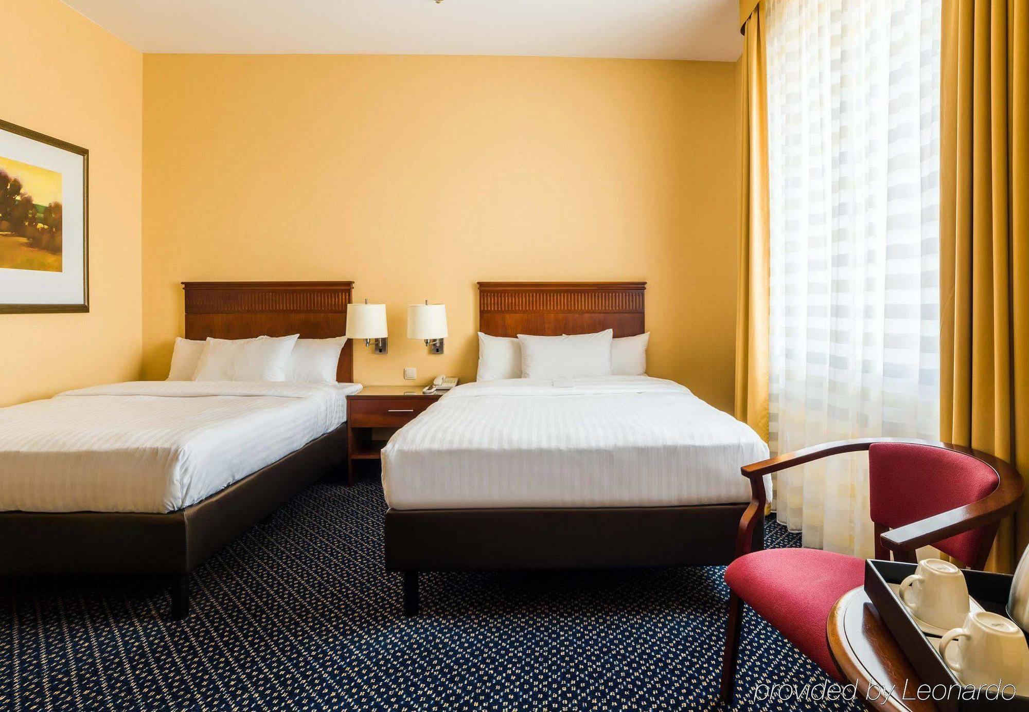 Hotel Courtyard By Marriott Airport