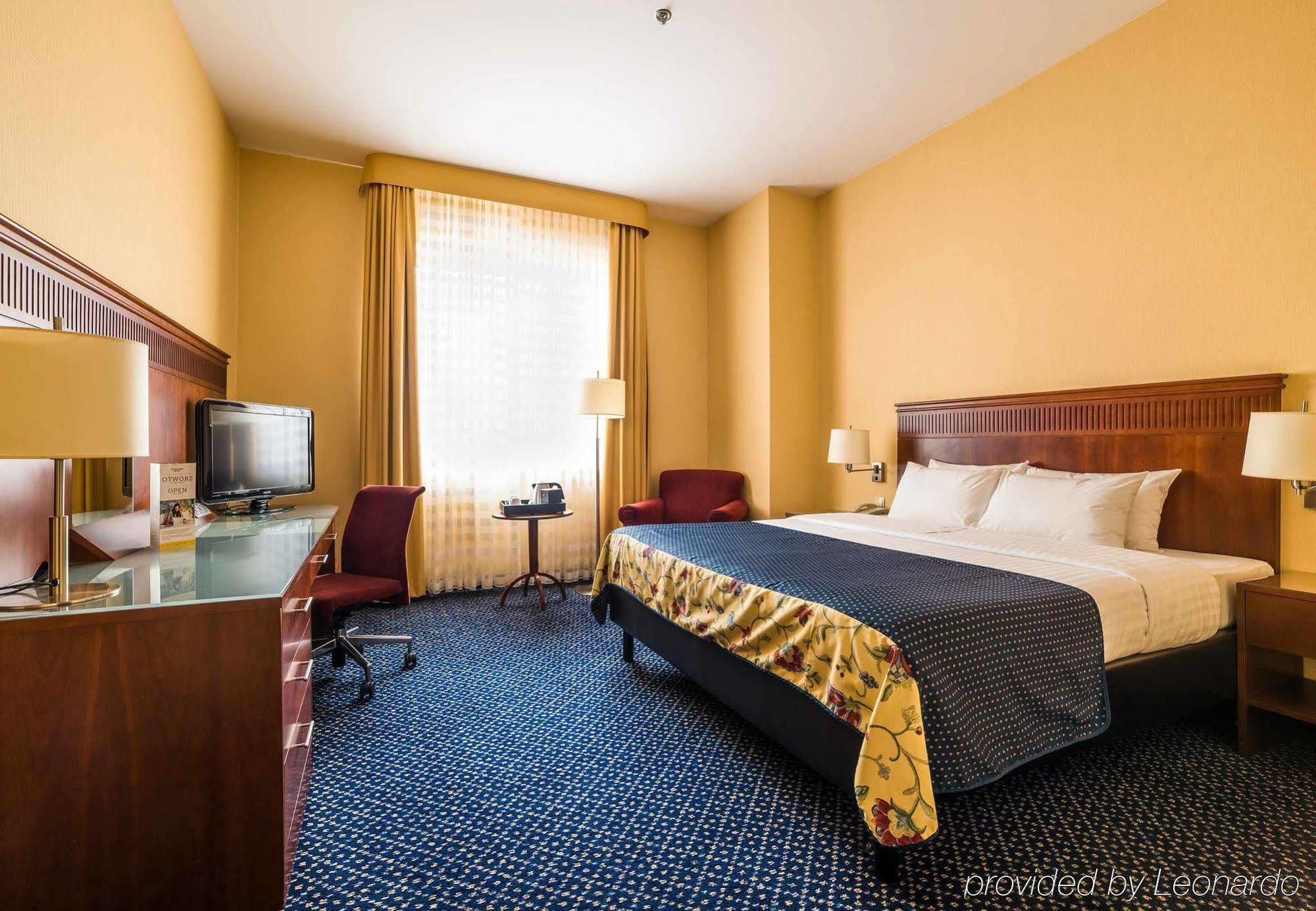 Courtyard By Marriott Airport Hotel Warsaw