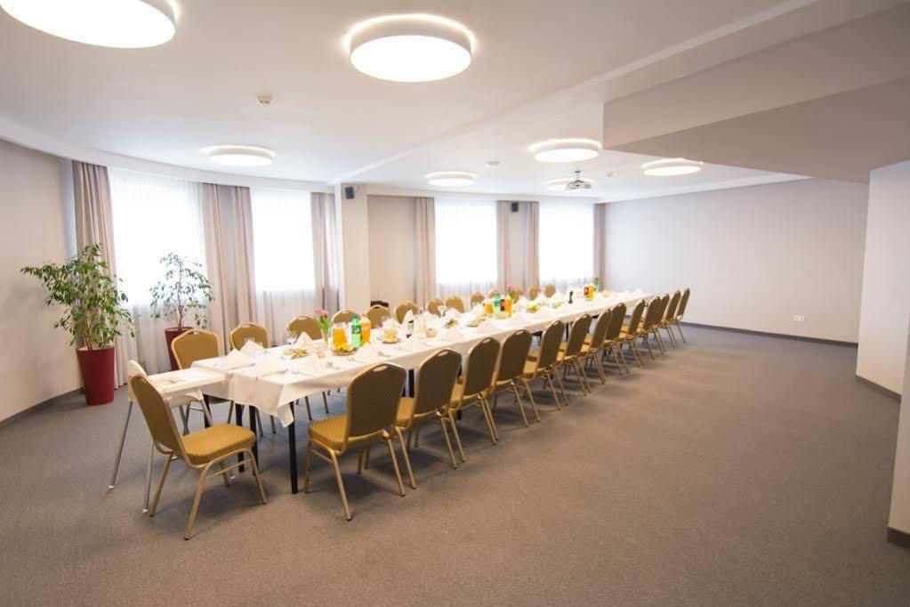 Centrum Konferencyjno-Apartamentowe Mrówka 3* Varsóvia