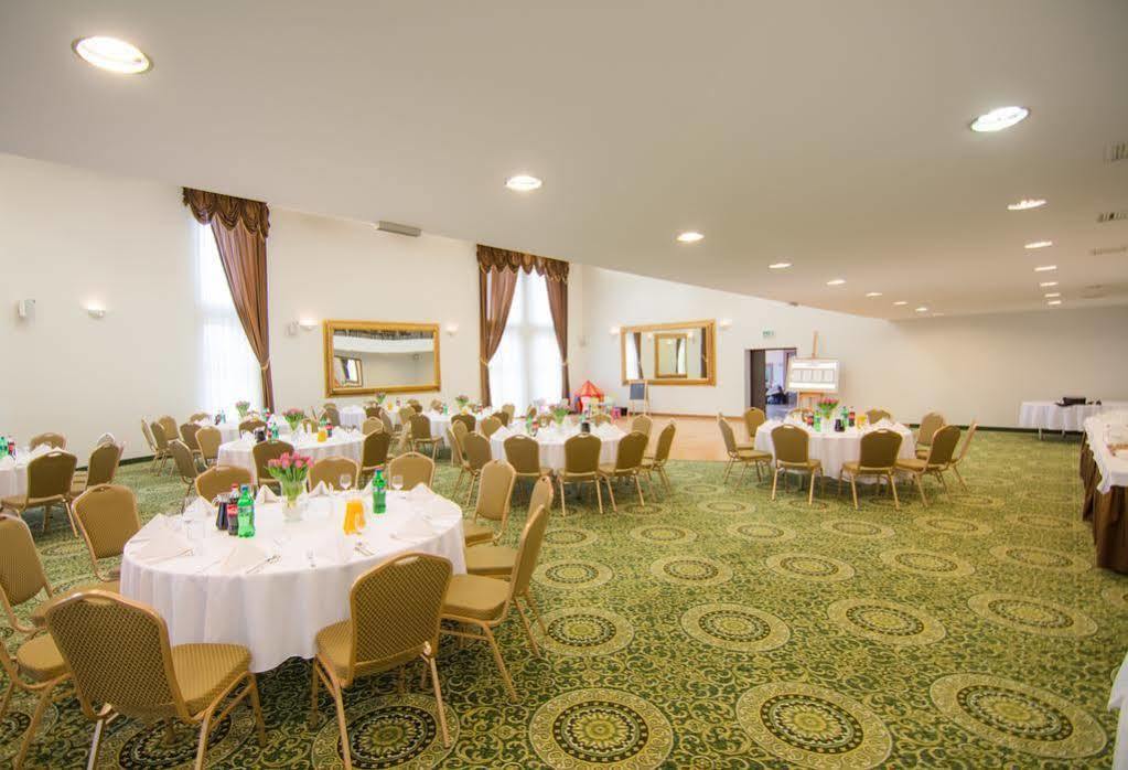 Campo de férias Centrum Konferencyjno-Apartamentowe Mrówka 3*