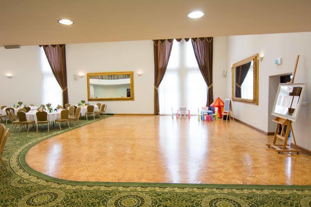 Campo de férias Centrum Konferencyjno-Apartamentowe Mrówka 3*