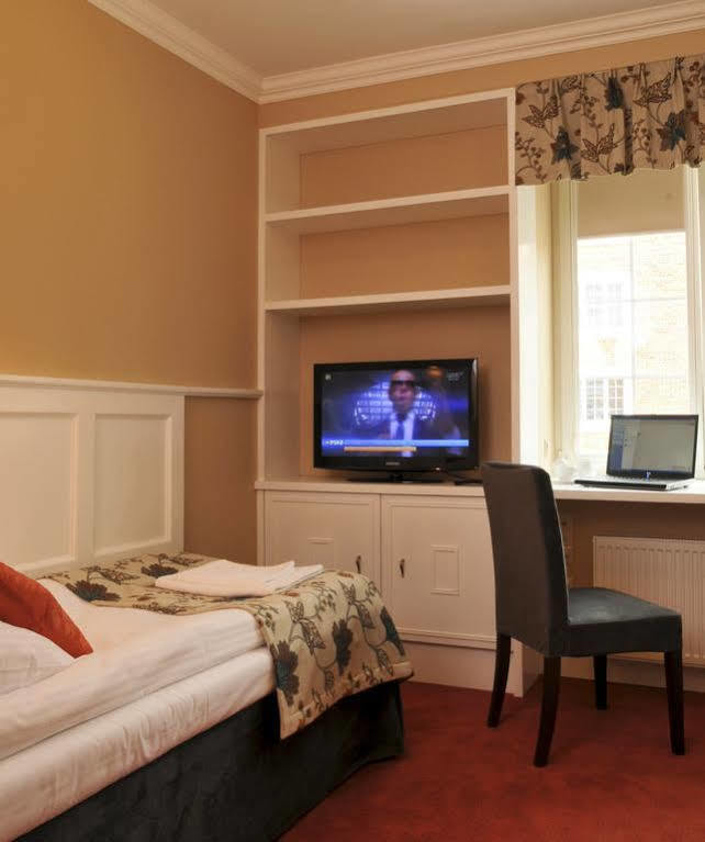 Bed & Breakfast American House Hennela Warsaw