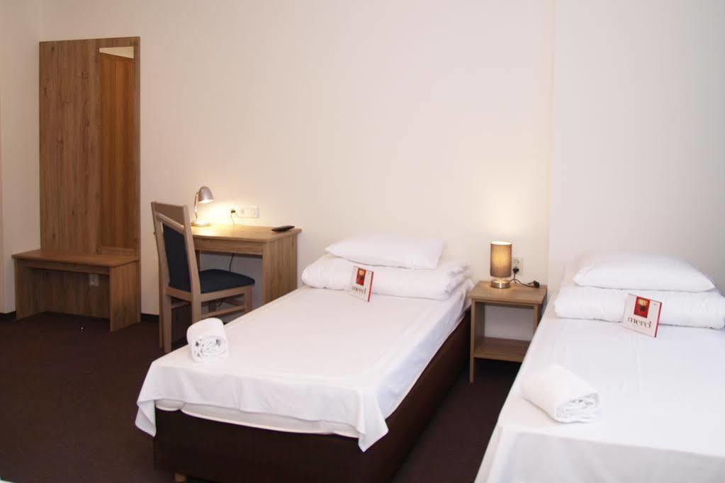 Smart2stay Pod Lipami 2* Warsaw