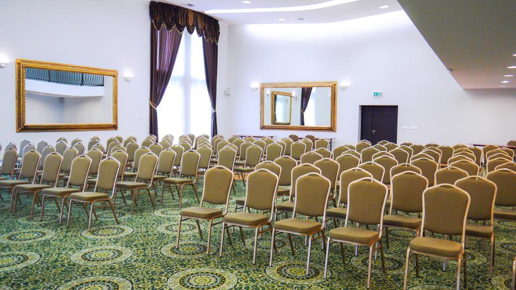 Centrum Konferencyjno-Apartamentowe Mrówka Campo de férias 3*