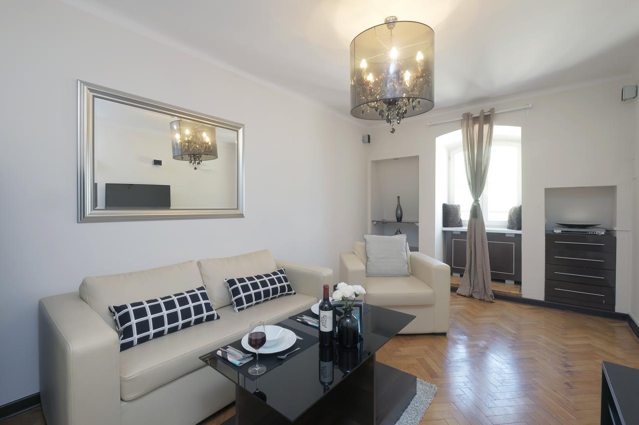 Old Town 2 By Renters Apartment