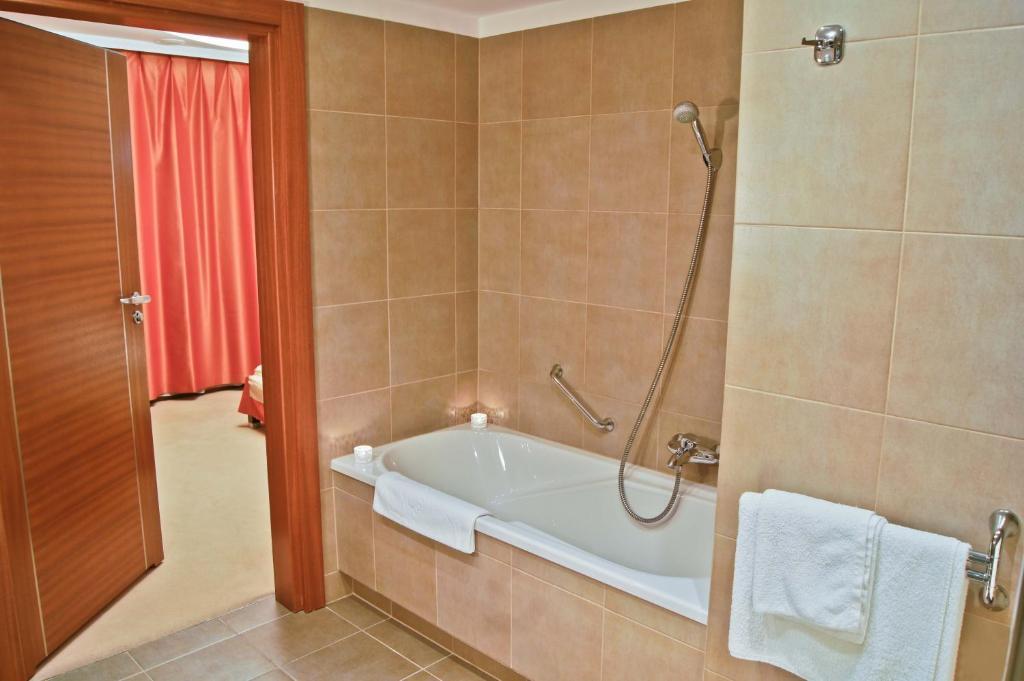 Bed & Breakfast Rezydencja Belweder Klonowa 3*