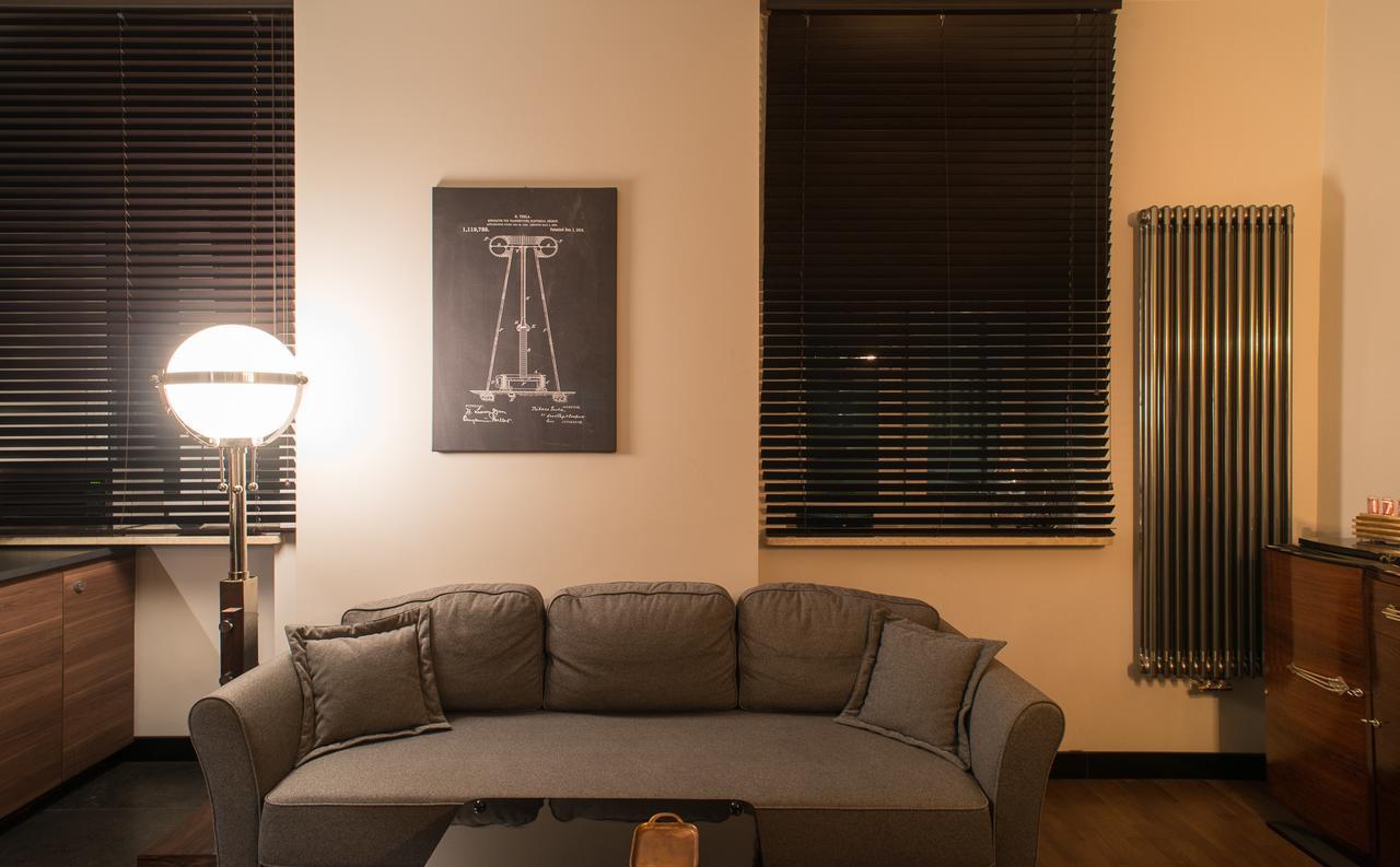 Nikola Tesla By Mythings Warsaw
