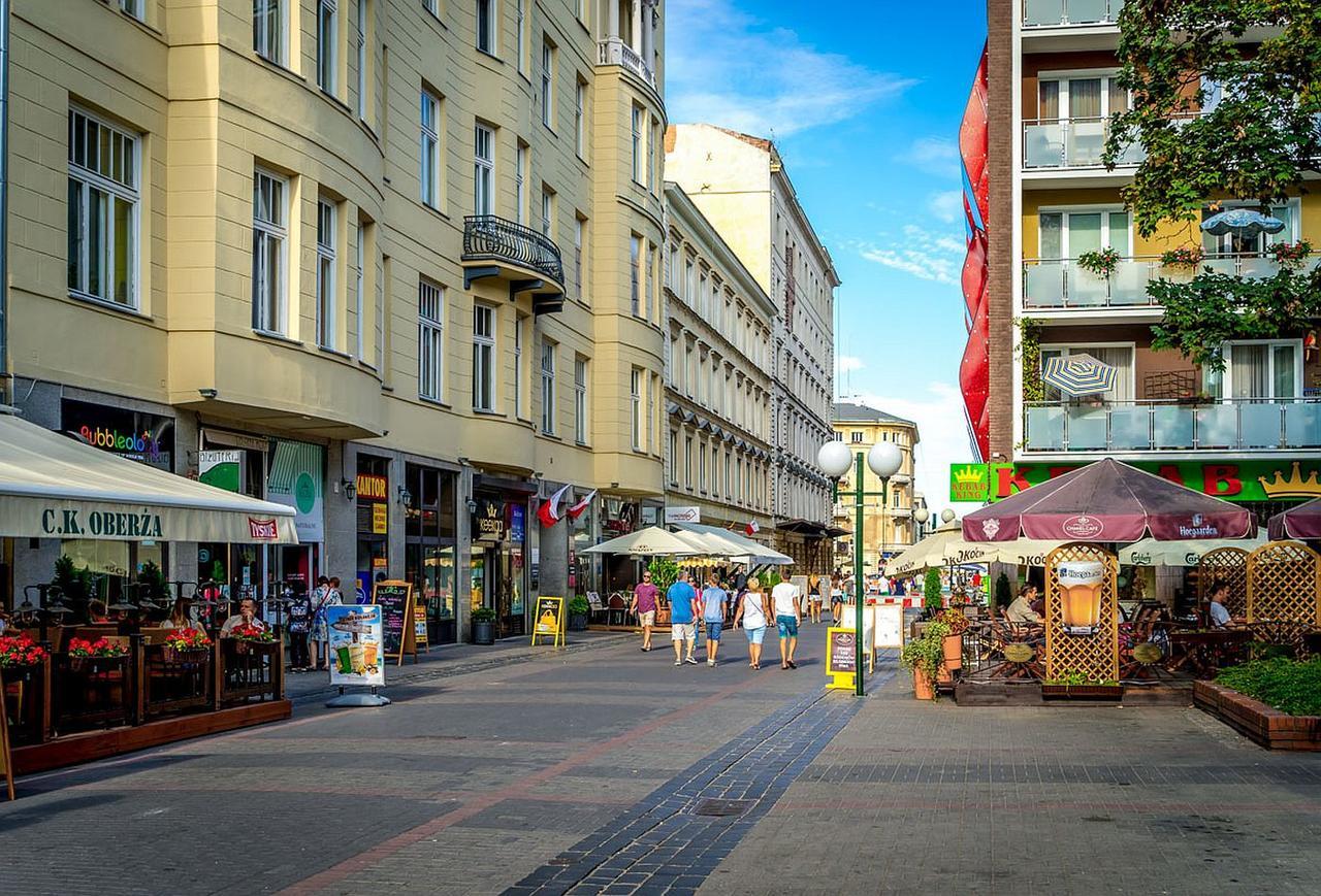 Elegant Chmielna Promenade *
