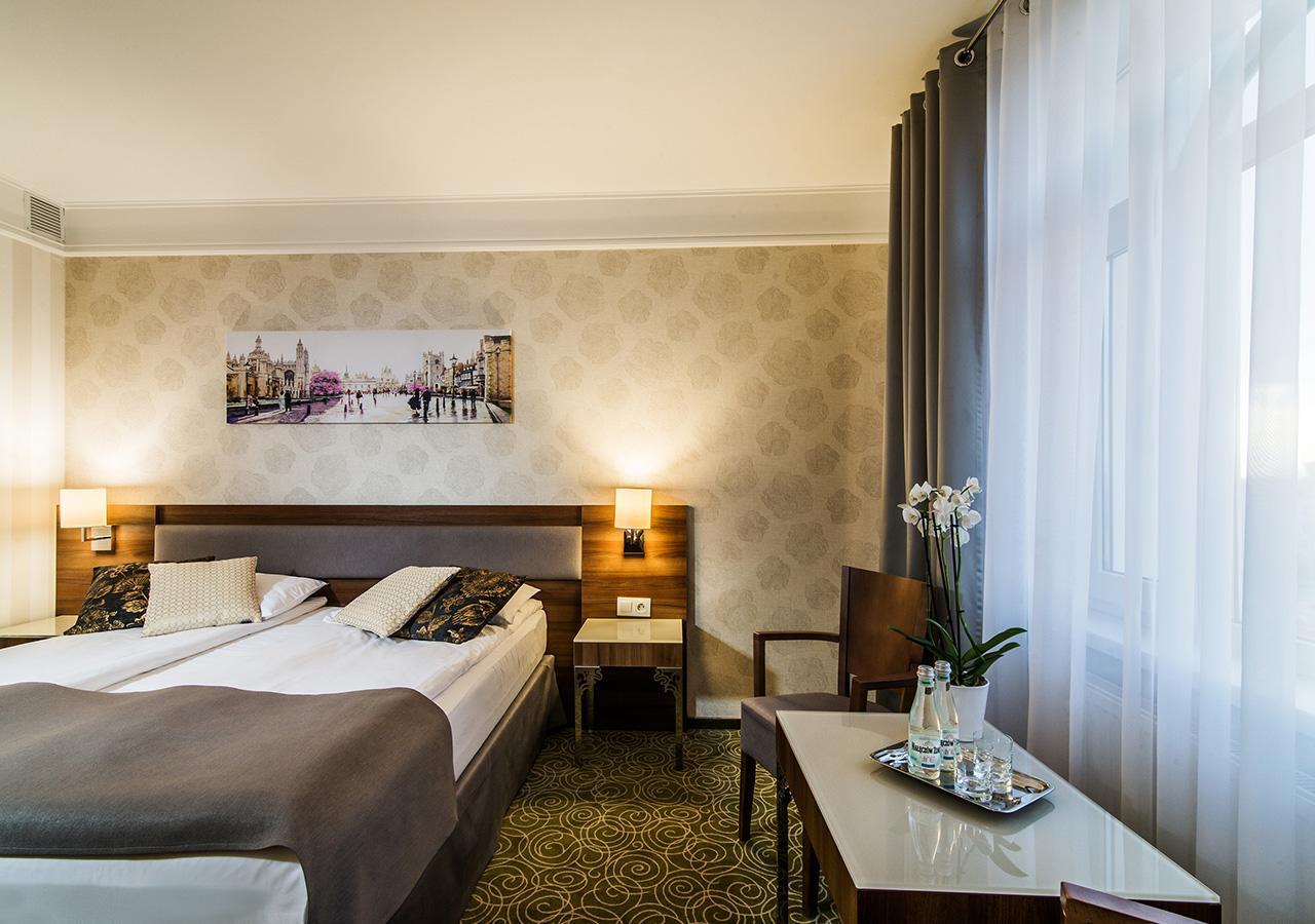 Lord - Airport Hotel Warsaw