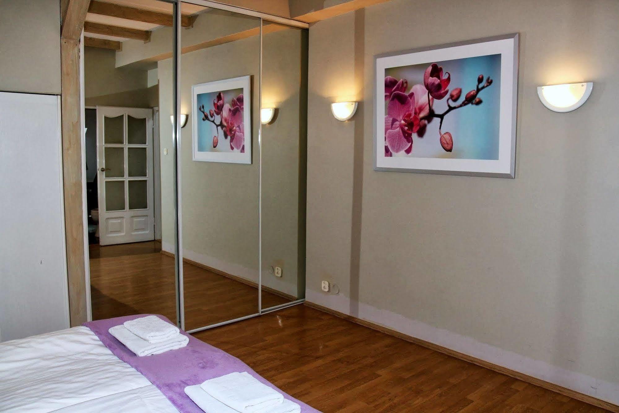 Dedek Park - Historyczny Dworek W Pieknym Parku Skaryszewskim Obok Stadionu Narodowego Aparthotel 3*