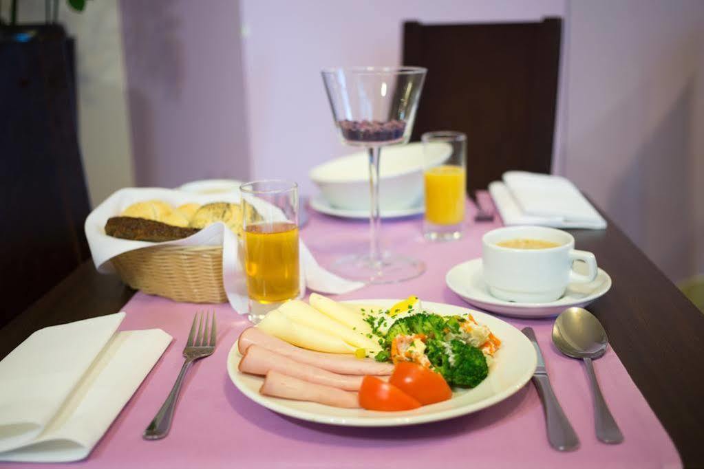 Khách sạn Aramis Warsaw