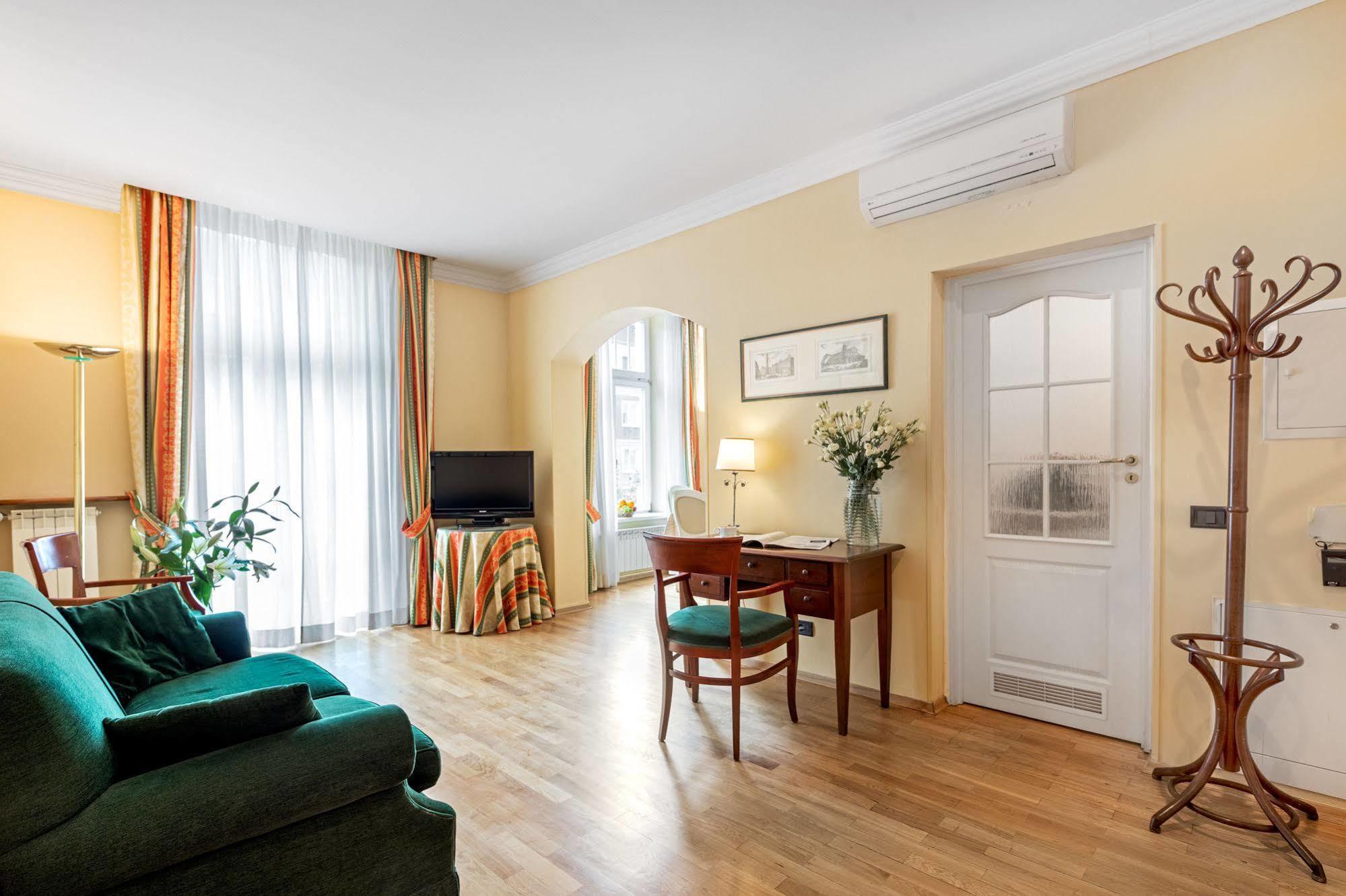 Aparthotel St. Andrew's Palace Warsaw