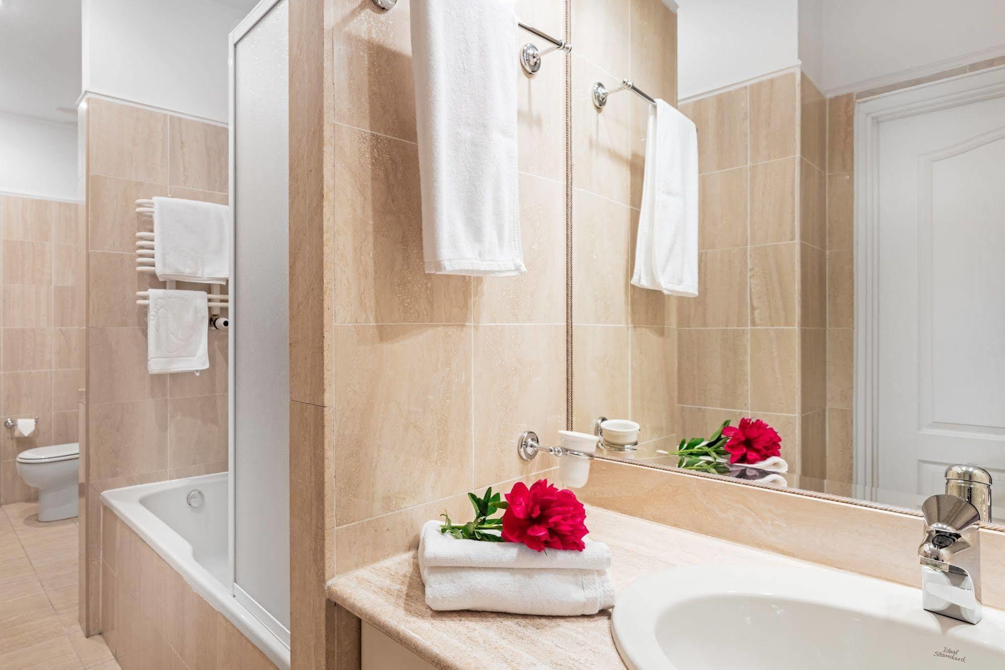 Aparthotel St. Andrew's Palace Warsaw