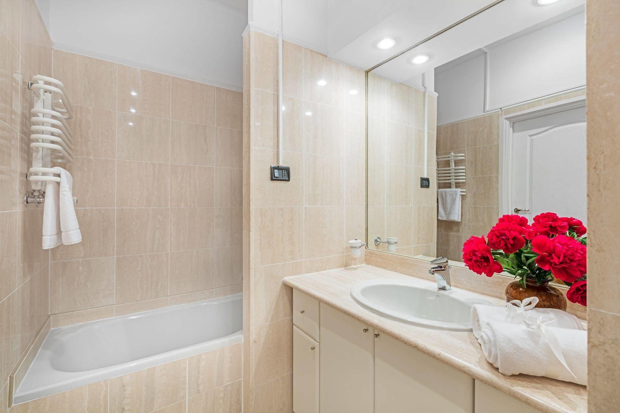 Aparthotel St. Andrew's Palace Warsaw