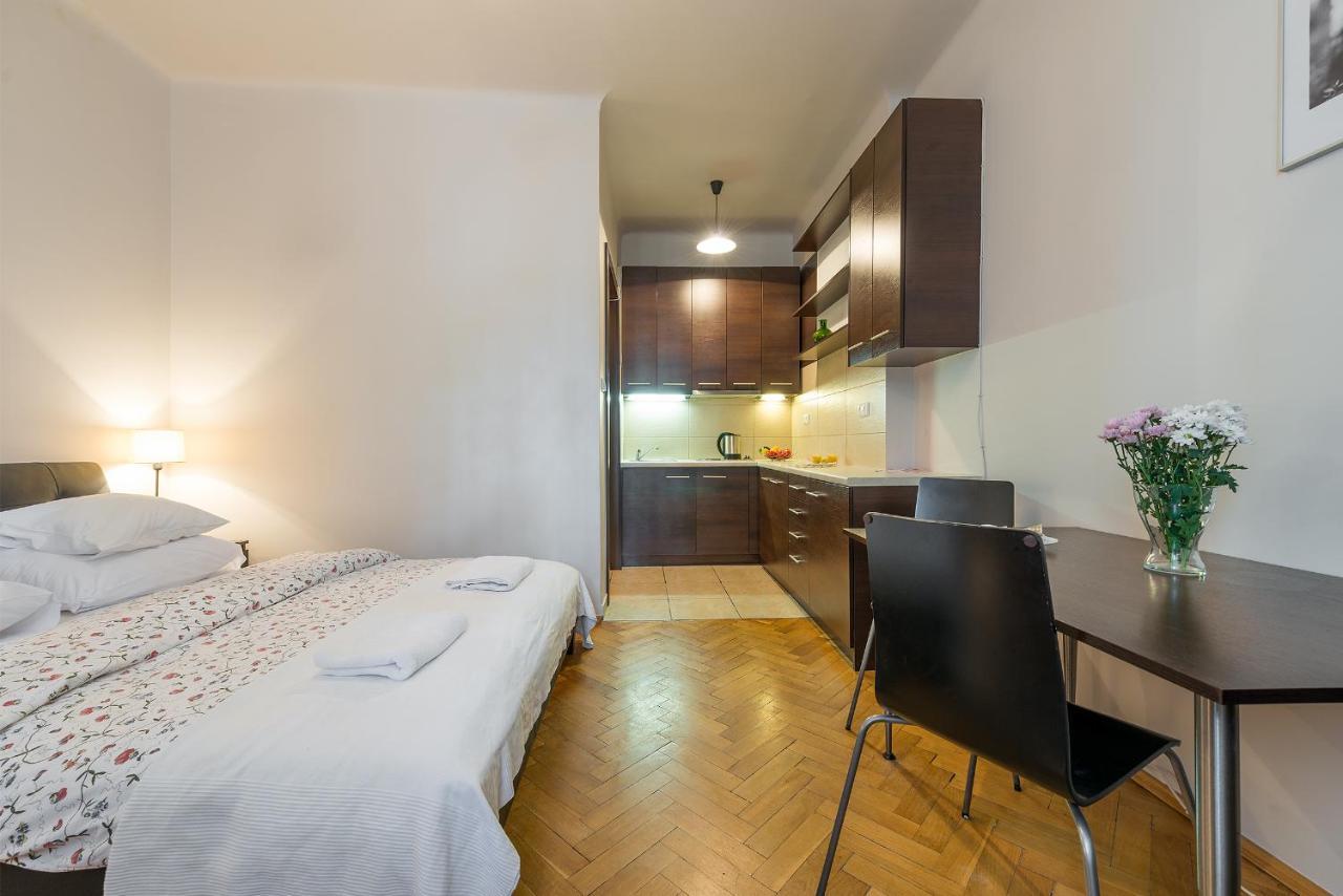 Old Town P&o Serviced Apartament *