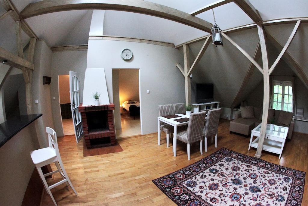 Dedek Park - Historyczny Dworek W Pieknym Parku Skaryszewskim Obok Stadionu Narodowego 3*