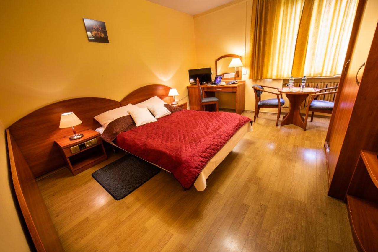 Wald Khách sạn