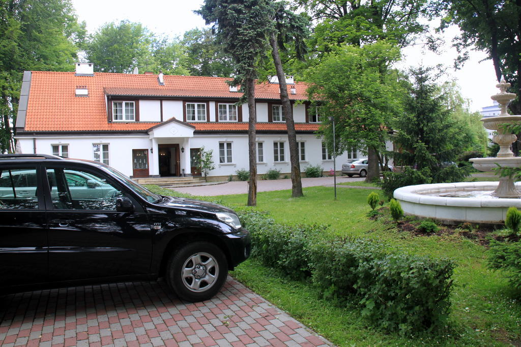 Aparthotel Dedek Park - Historyczny Dworek W Pieknym Parku Skaryszewskim Obok Stadionu Narodowego