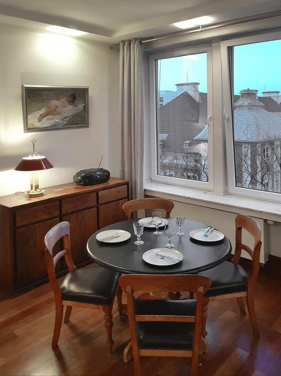 Roommate Traugutta 3 Apartment