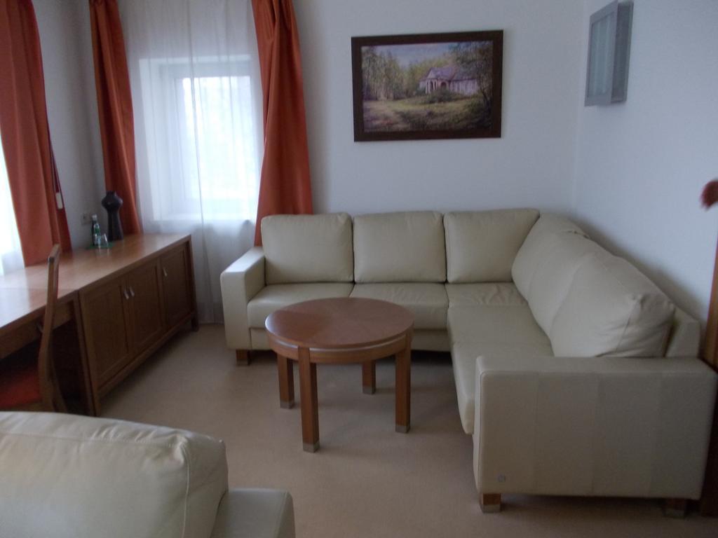 Bed & Breakfast Rezydencja Belweder Klonowa 3*