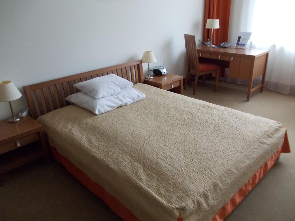 Bed & Breakfast Rezydencja Belweder Klonowa 3*