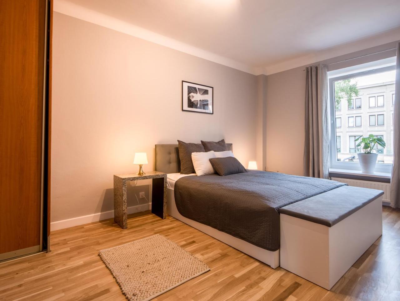 White 4rooms - Center