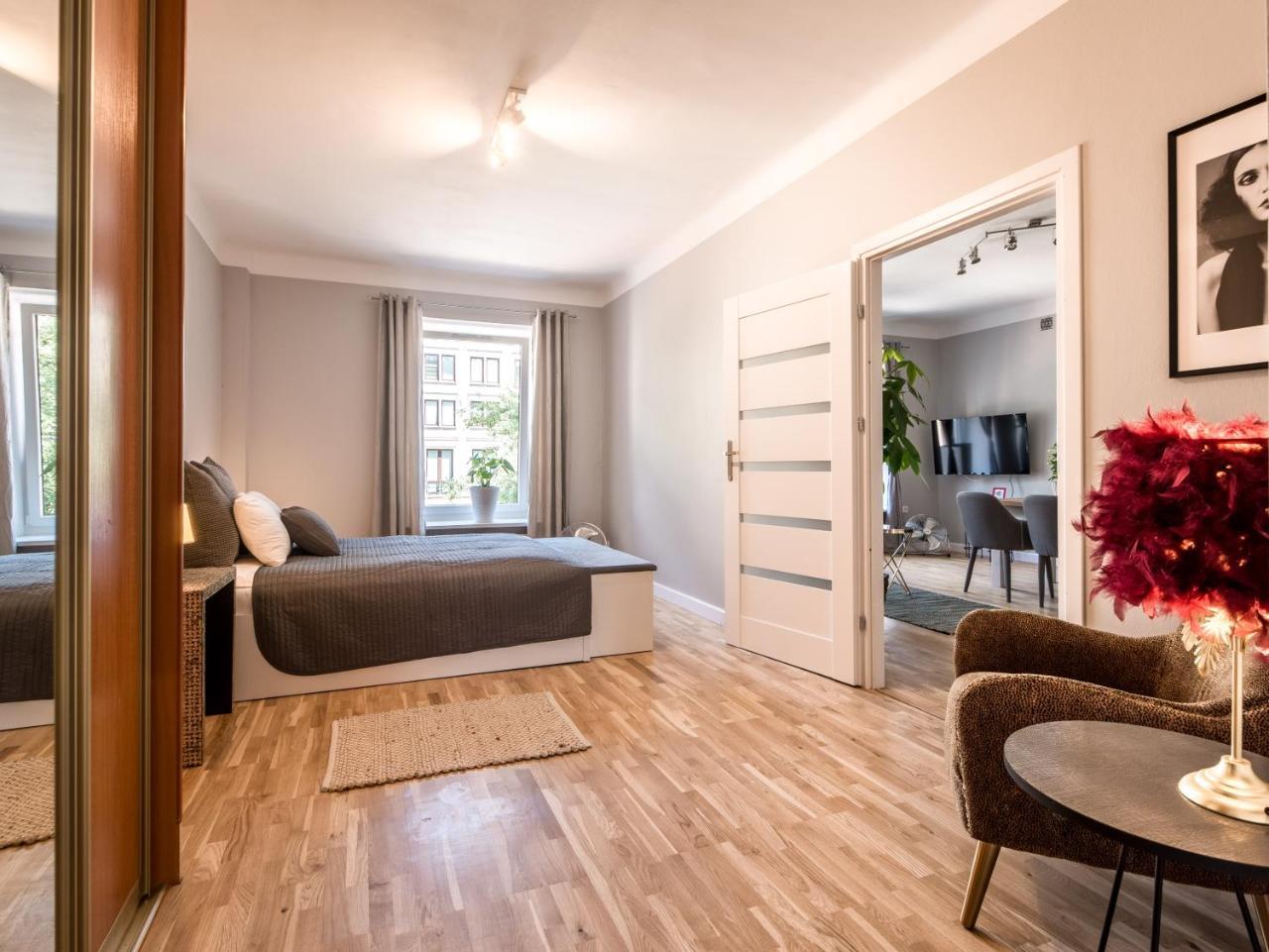 White 4rooms - Center