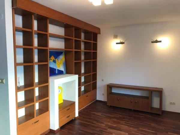 10 Stanislawa Moniuszki Apartment Warsaw