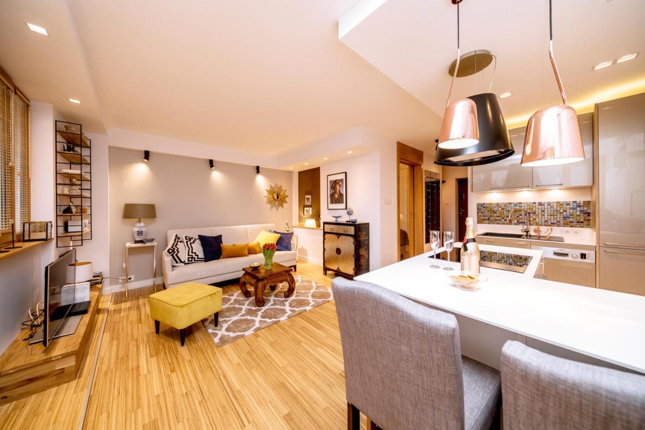 Apartment Golden With Air Condition By Your Freedom