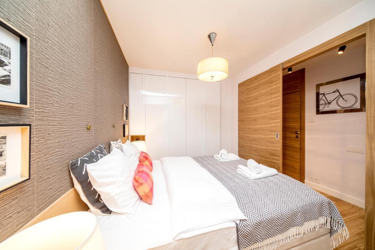Golden With Air Condition By Your Freedom Apartment