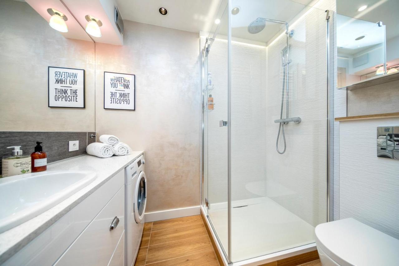 Golden With Air Condition By Your Freedom Apartment