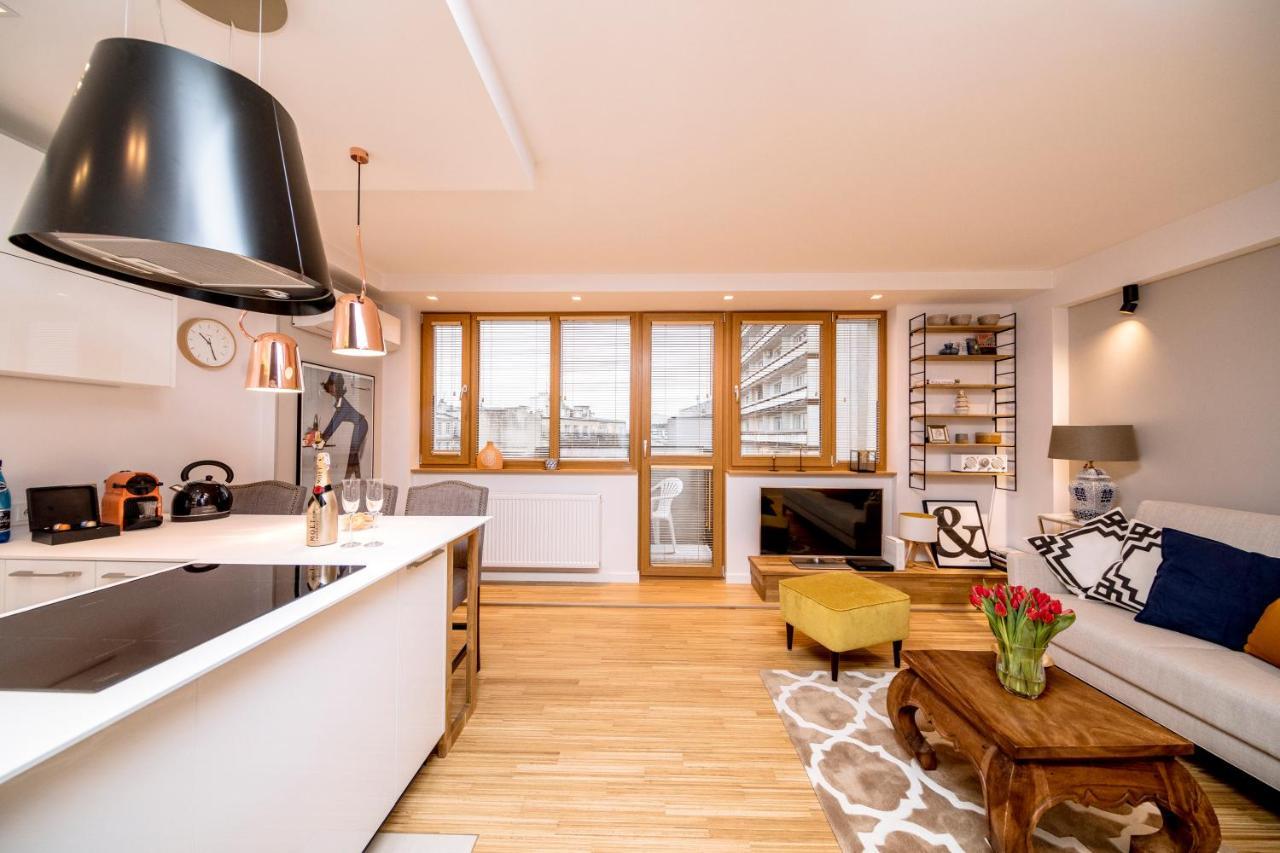 Apartment Golden With Air Condition By Your Freedom