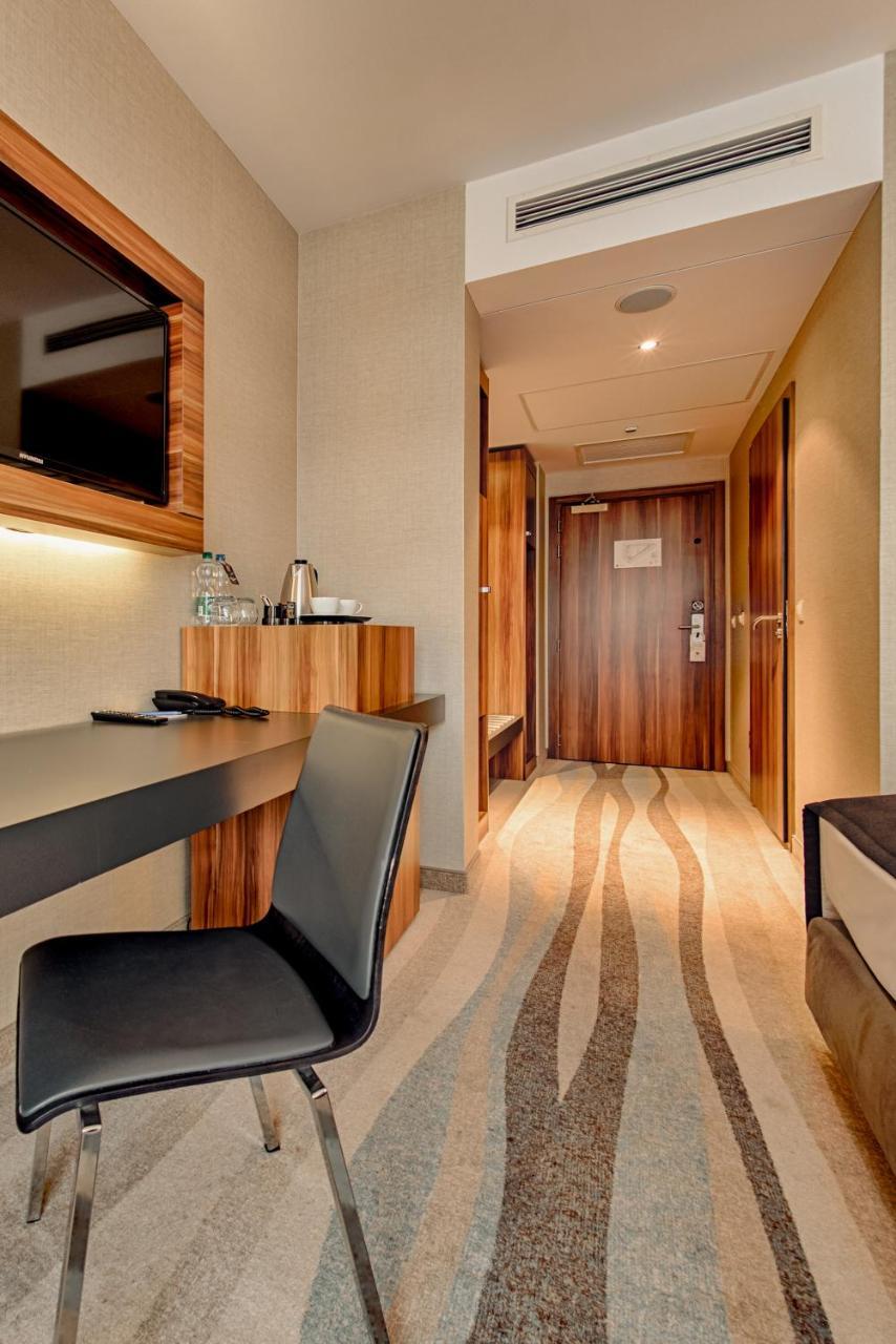 Plaza Khách sạn 4*