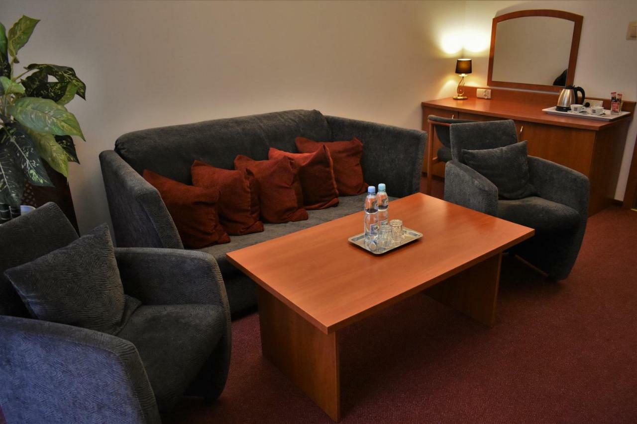 Zlote Deby Warsaw
