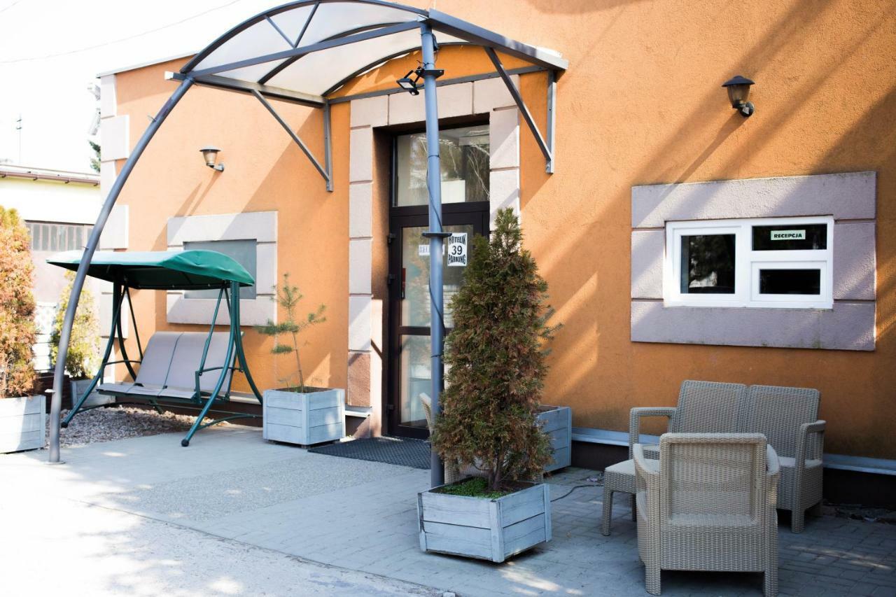 Okecie 39 - I Parking Blisko Lotnisko Okecie Albergue
