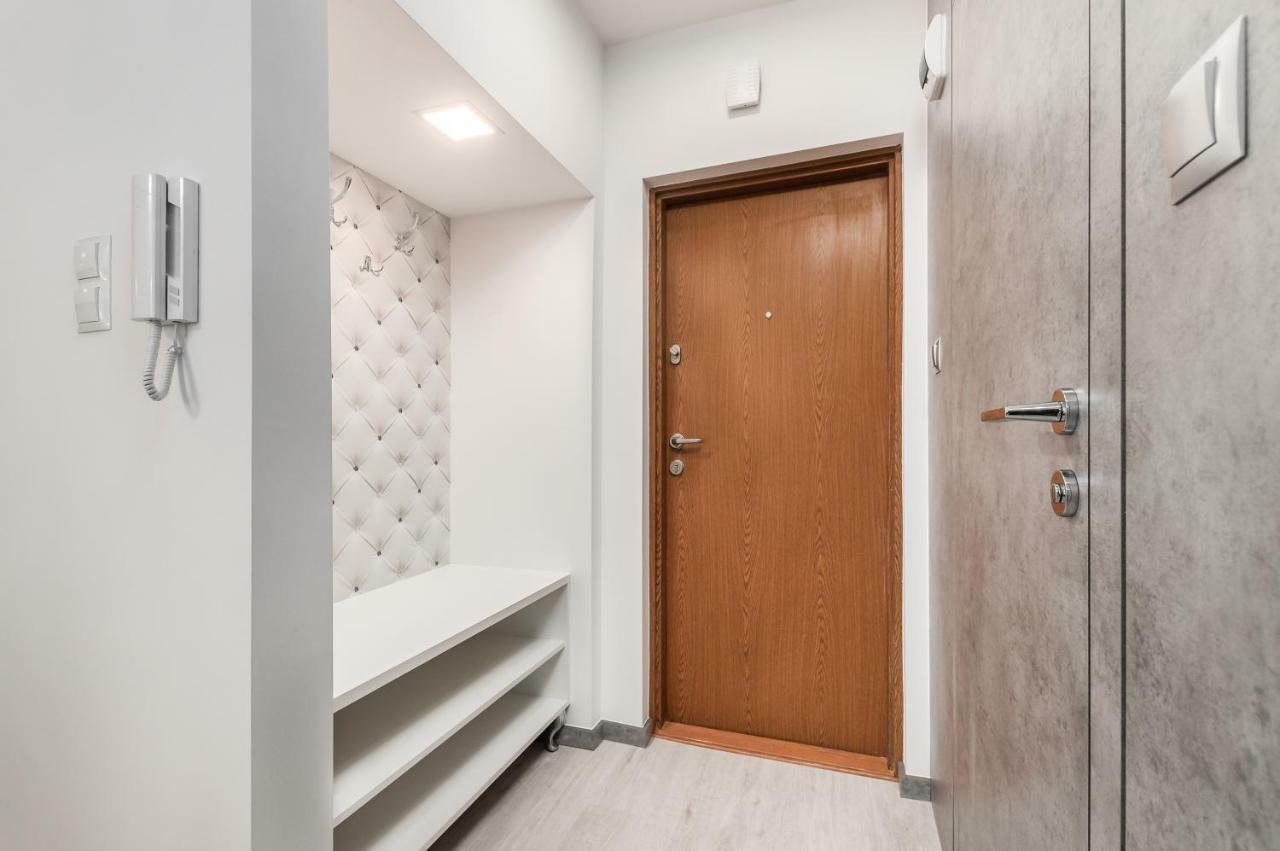 Golden By Renters Apartment
