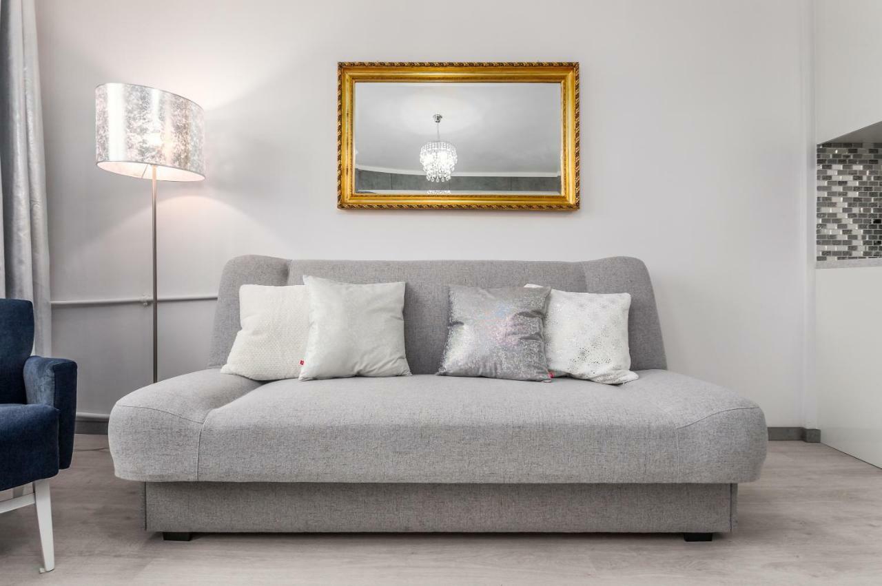 Golden By Renters * Warsaw