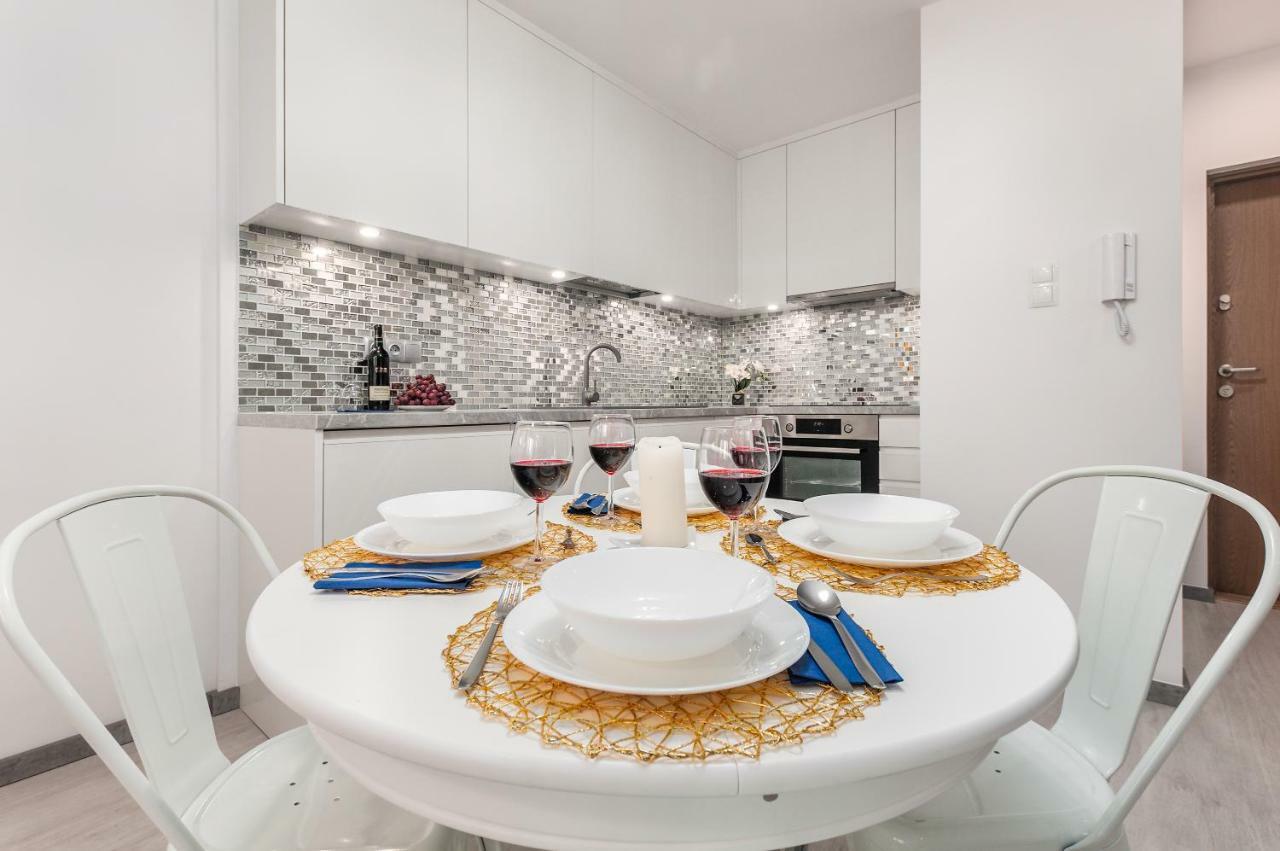 Apartment Golden By Renters Warsaw