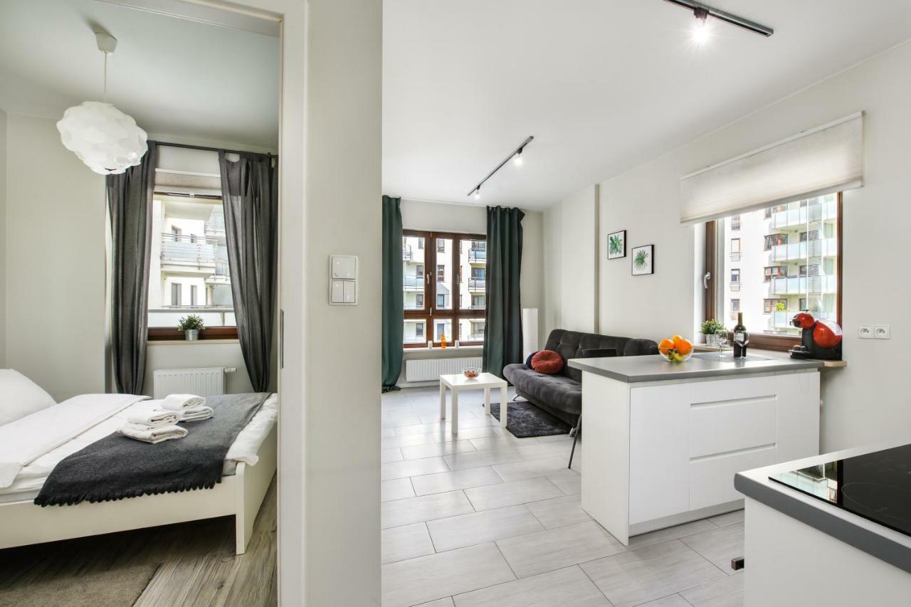 Apartment Night Rondo Daszynskiego Warsaw