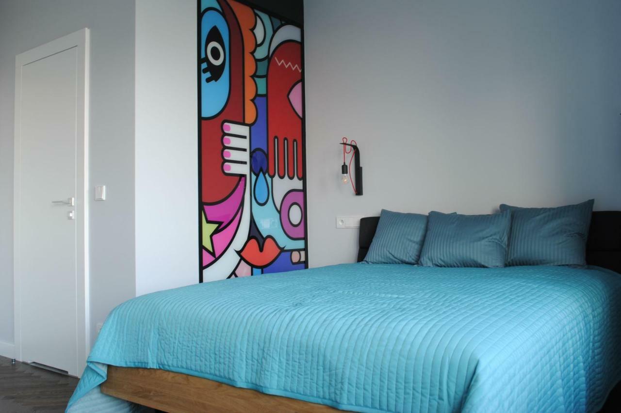 Apartment Wiejska 9 *