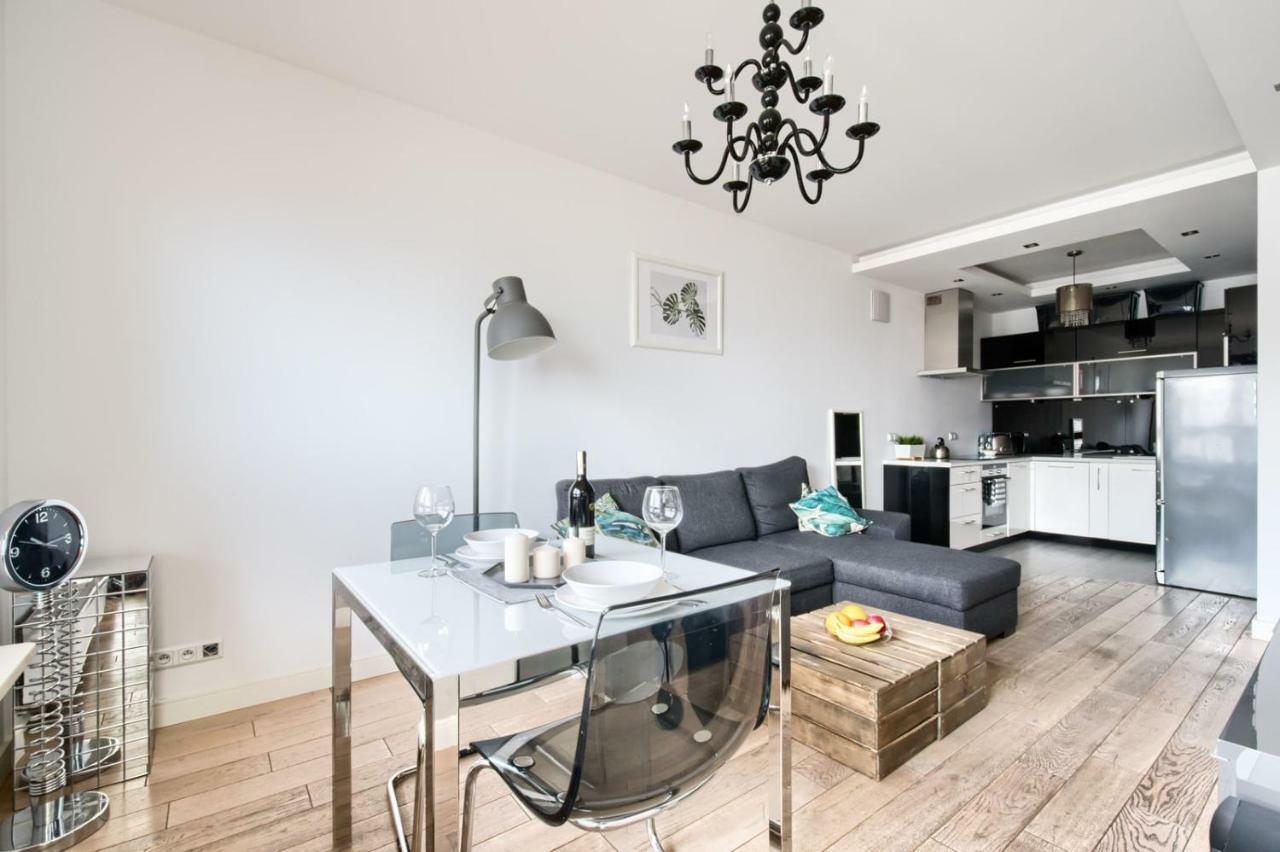 Apartment Night Siedmiogrodzka Warsaw