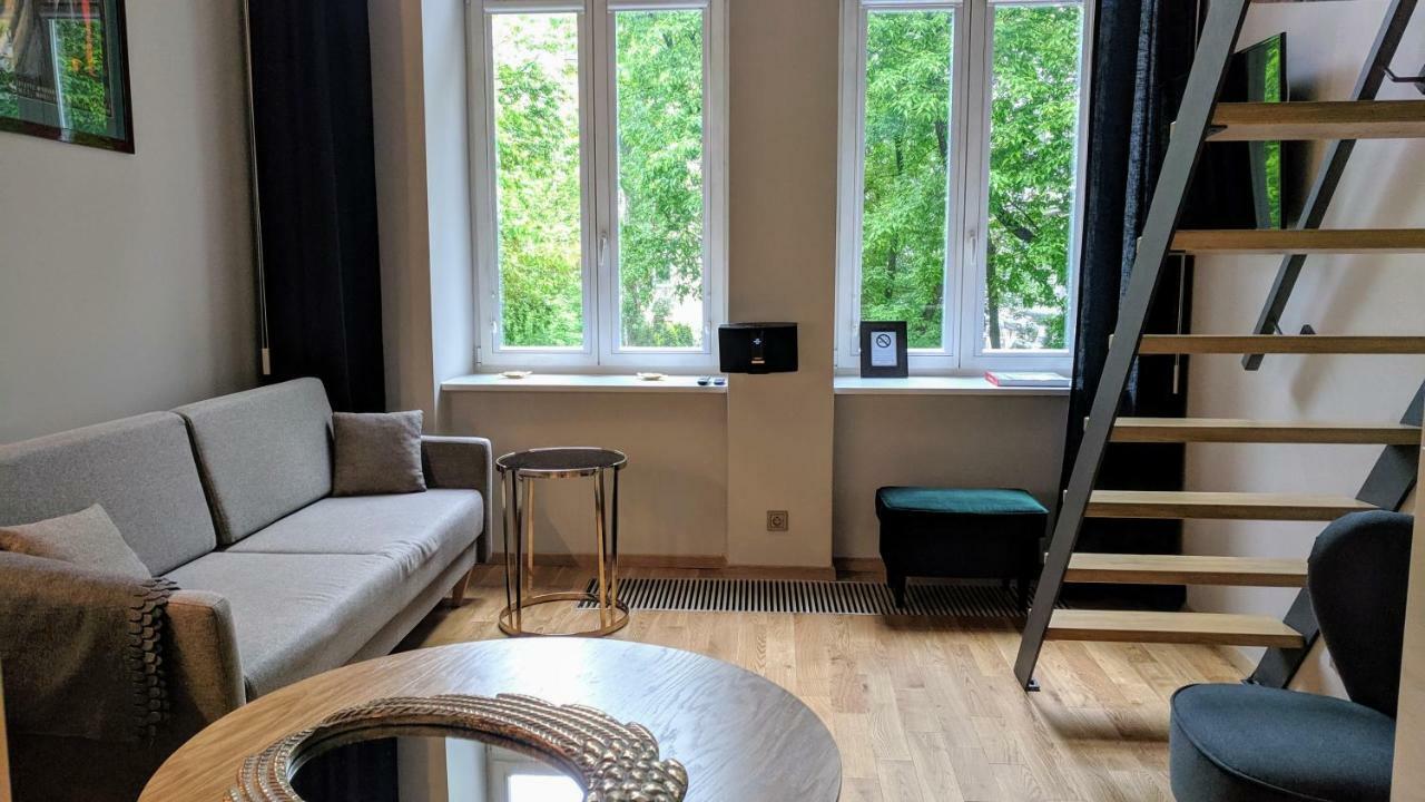 Shakespeare By Art Demo Apartment Warsaw