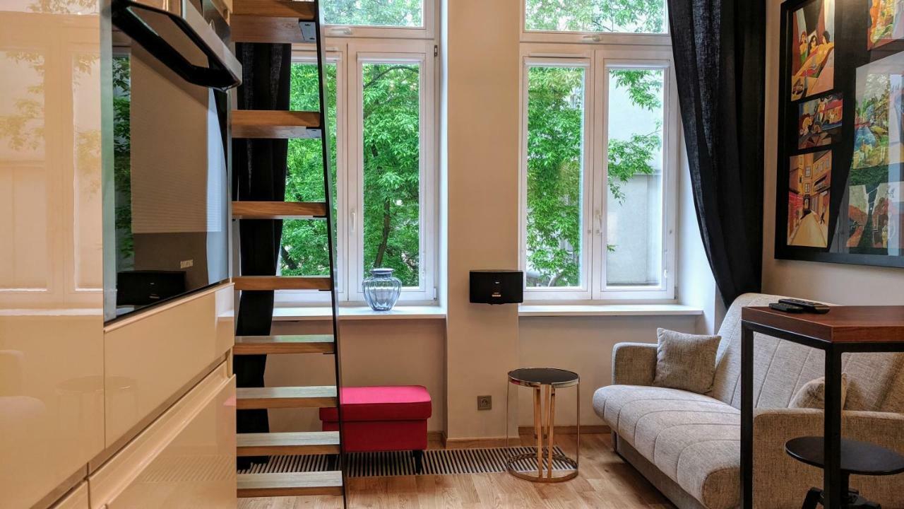 Shakespeare By Art Demo Apartment