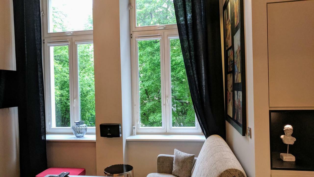 Shakespeare By Art Demo Apartment