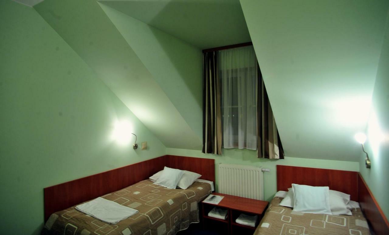 Zlote Deby 3* Warsaw