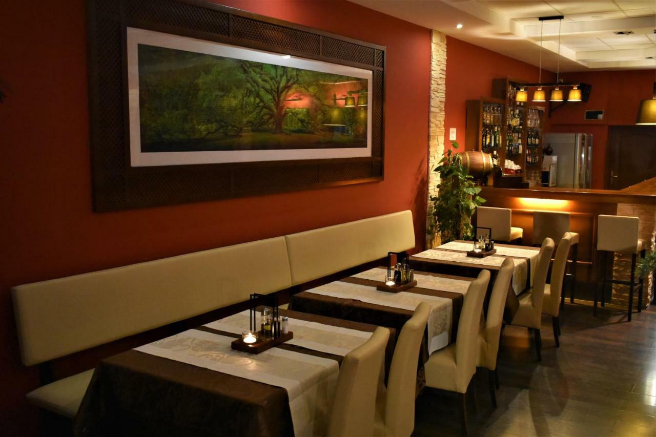 Zlote Deby 3* Warsaw