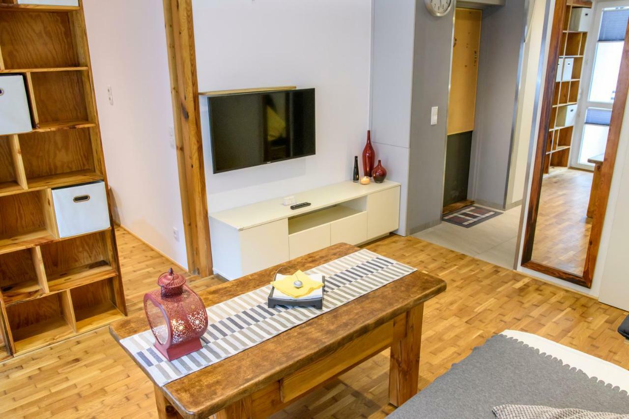 Chmielna Wood Lux Apartment *