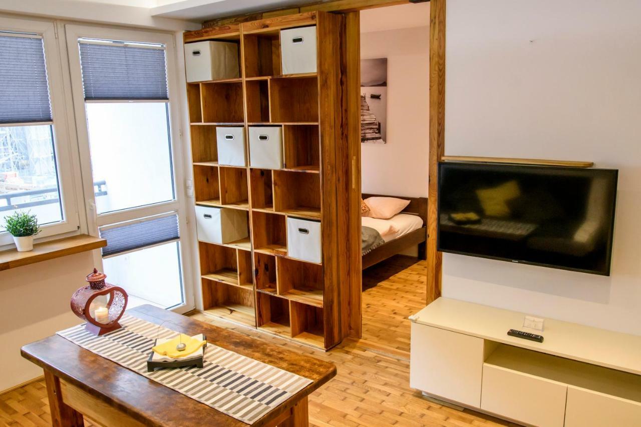 Chmielna Wood Lux Apartment Warsaw