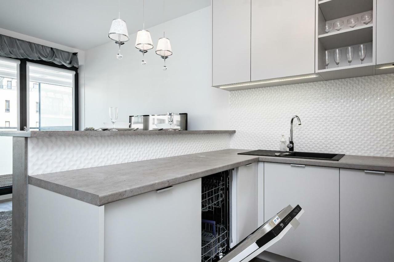 Moonlight2 By Renters * Warsaw