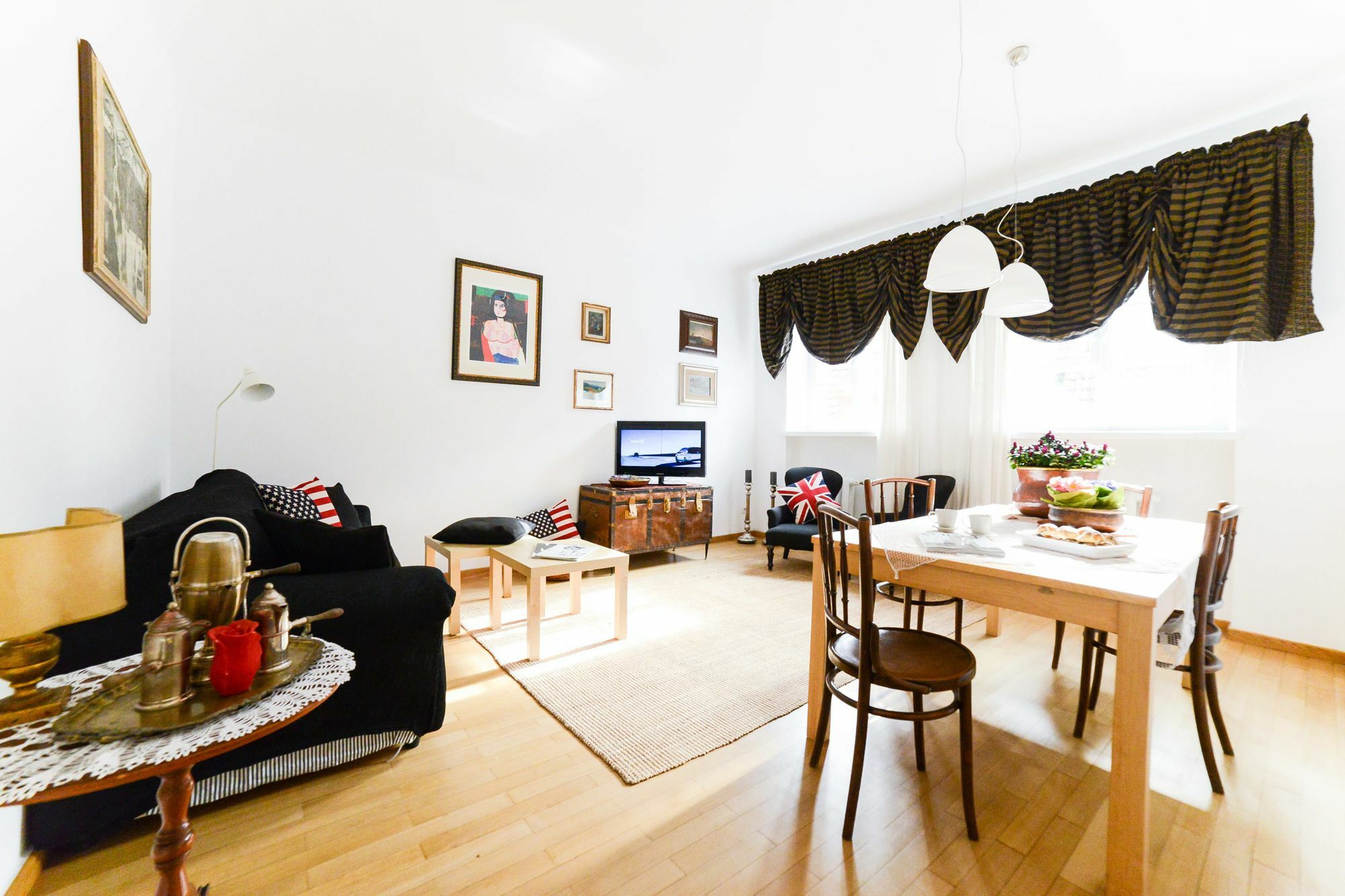 Sunny In Old Town Apartment